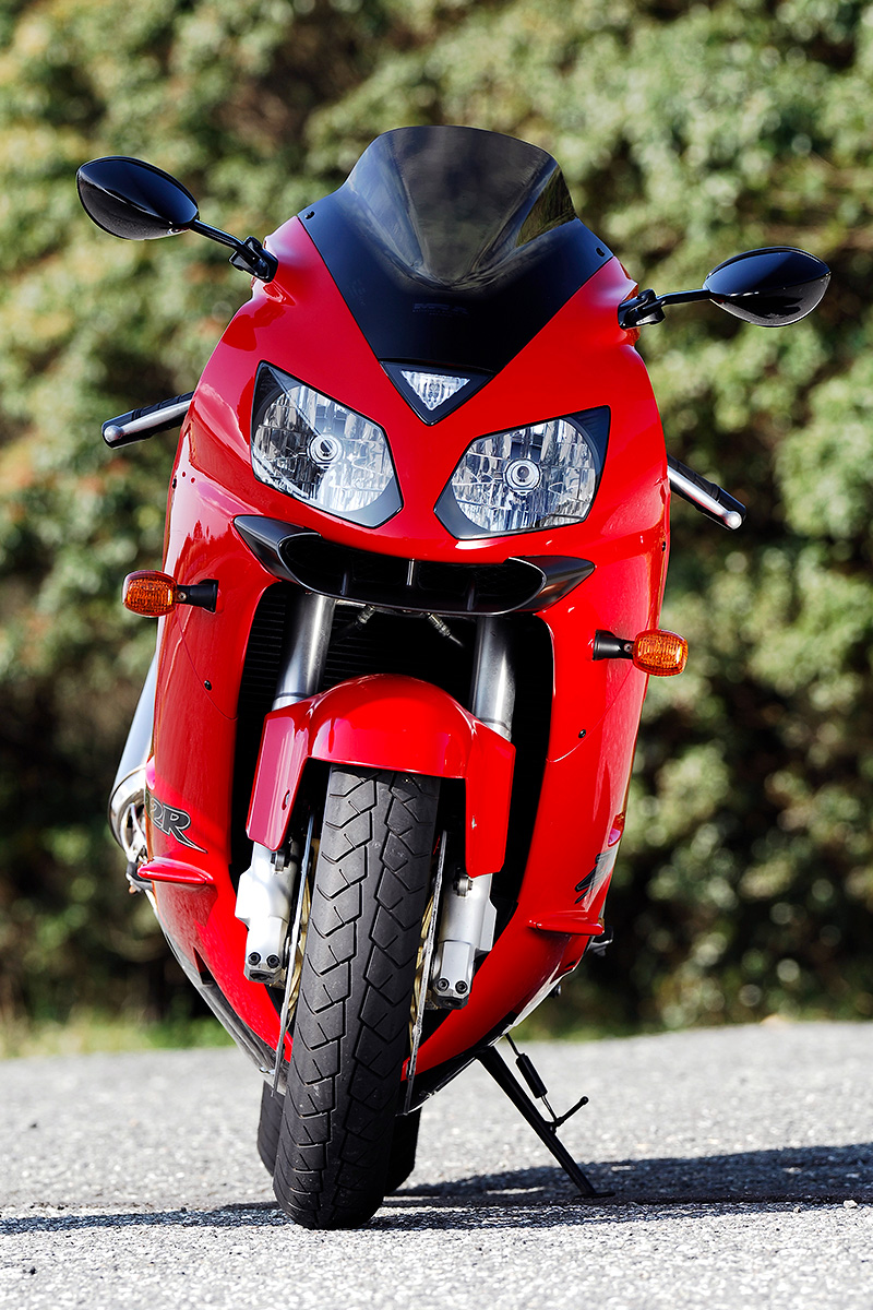 過激なパワーと加速力。艦の称号がここにある／ZX-12R(2002) | 試乗