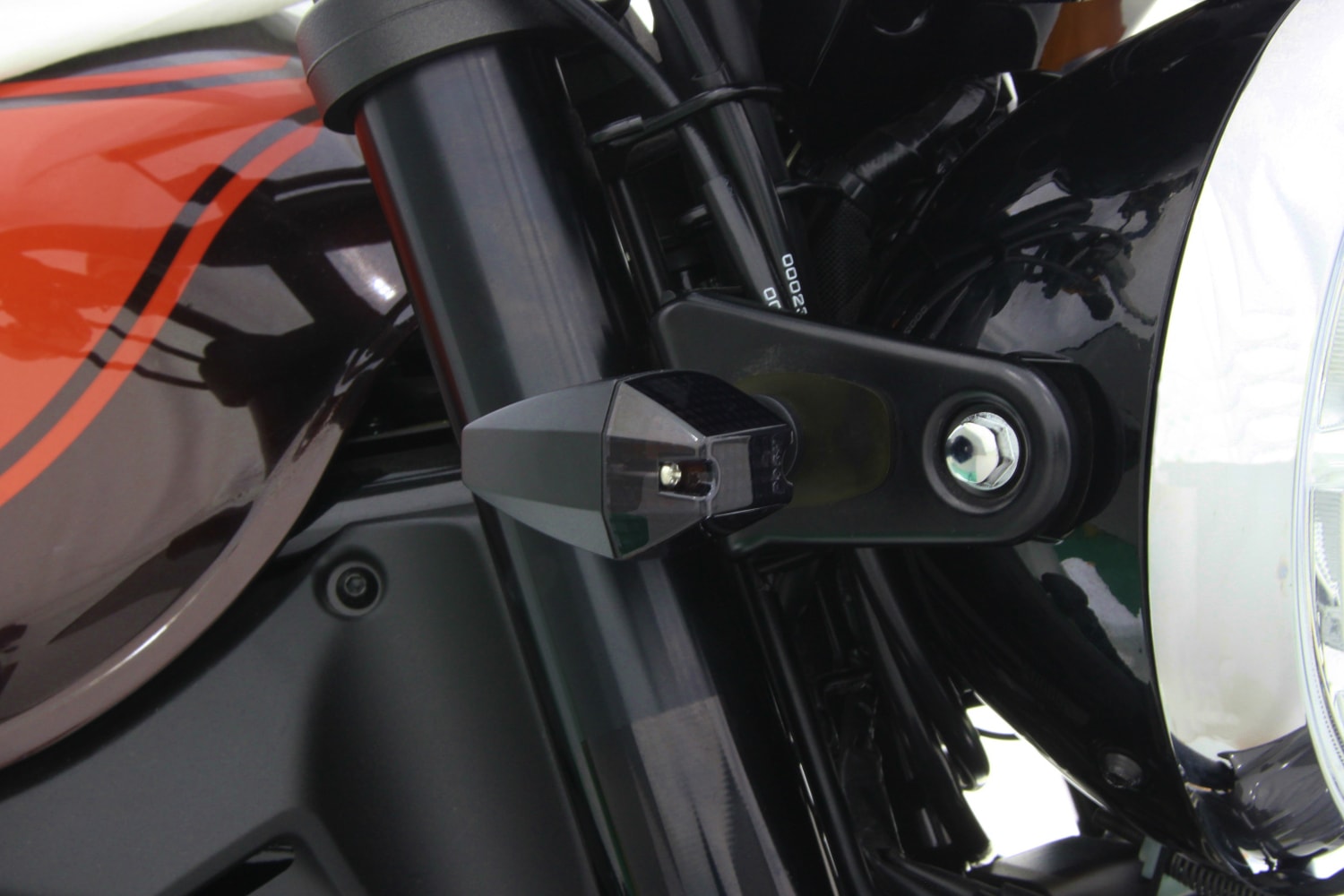 ポッシュフェイスのZ900RS/CAFE用ウインカーにカスタムの定番スモーク