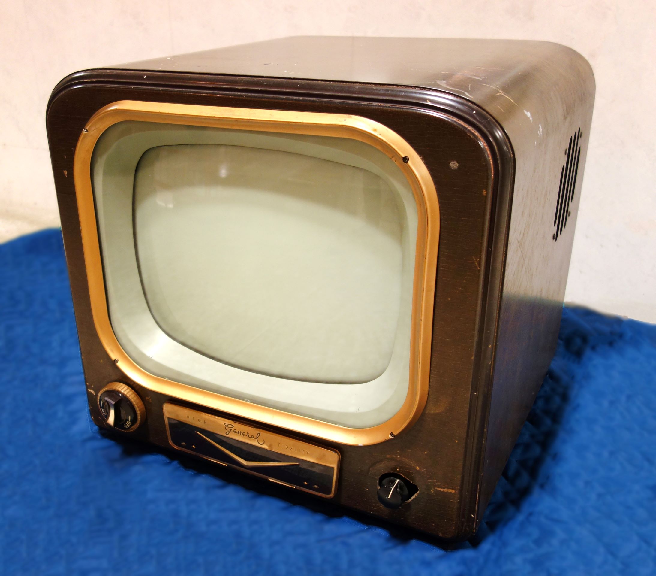 理工電子資料館:ブラウン管テレビ GENERAL 17T-530