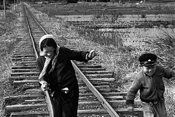 鉄道写真家・広田尚敬作品展 生活の傍ら走っていた軽便鉄道 | カナロコ