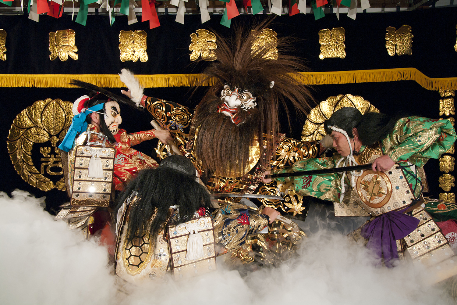 石見神楽とは | しまね観光ナビ｜島根県公式観光情報サイト