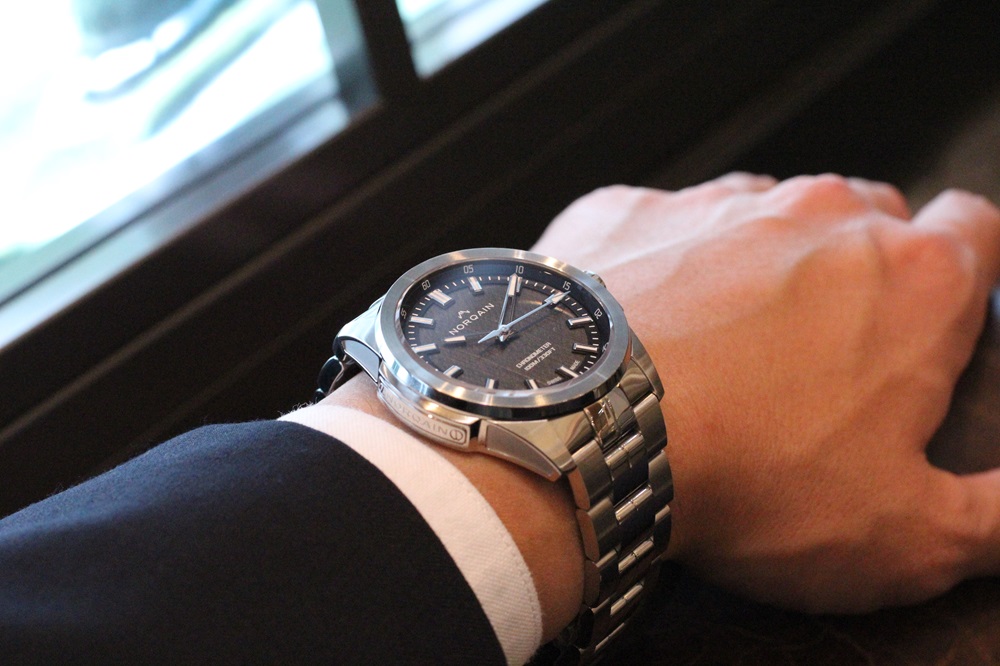 インディペンデンス 42mm JP ブラックスクラッチ N3000.08S03.B01.S01