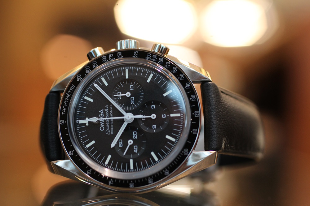 オメガ】スピードマスターオーナー必見！ベルト交換で個性を演出！純正