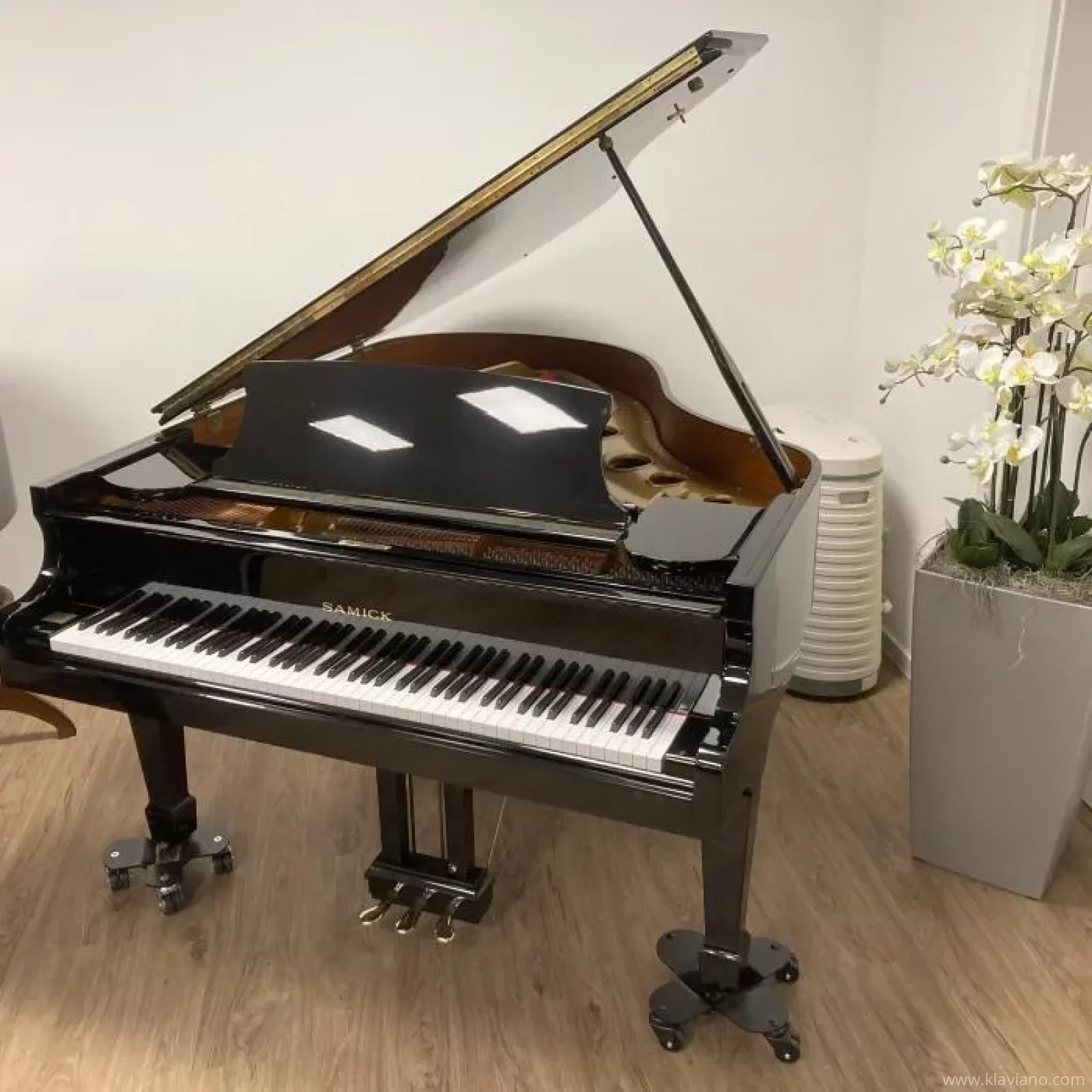 Samick SG-185 grand piano 6'1