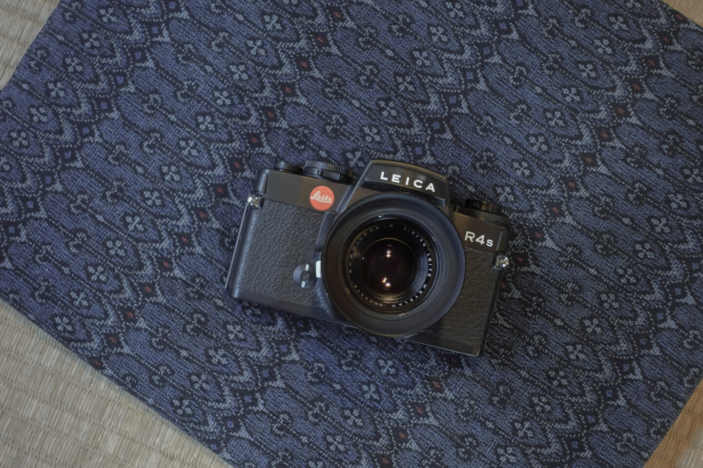 モルト劣化のジャンクフィルムカメラ「ライカ R4s」のモルトを交換して