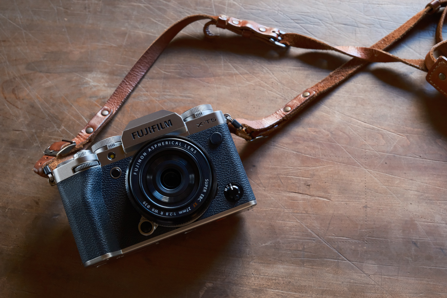 富士フイルム「XF27mmF2.8 R WR」と雨を楽しむ～まち歩きスナップの