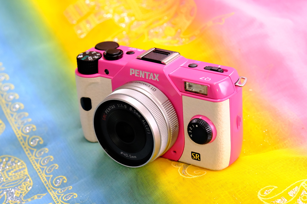 ペンタックスらしさ満載！手のひらサイズの2代目ナノ一眼「PENTAX Q10