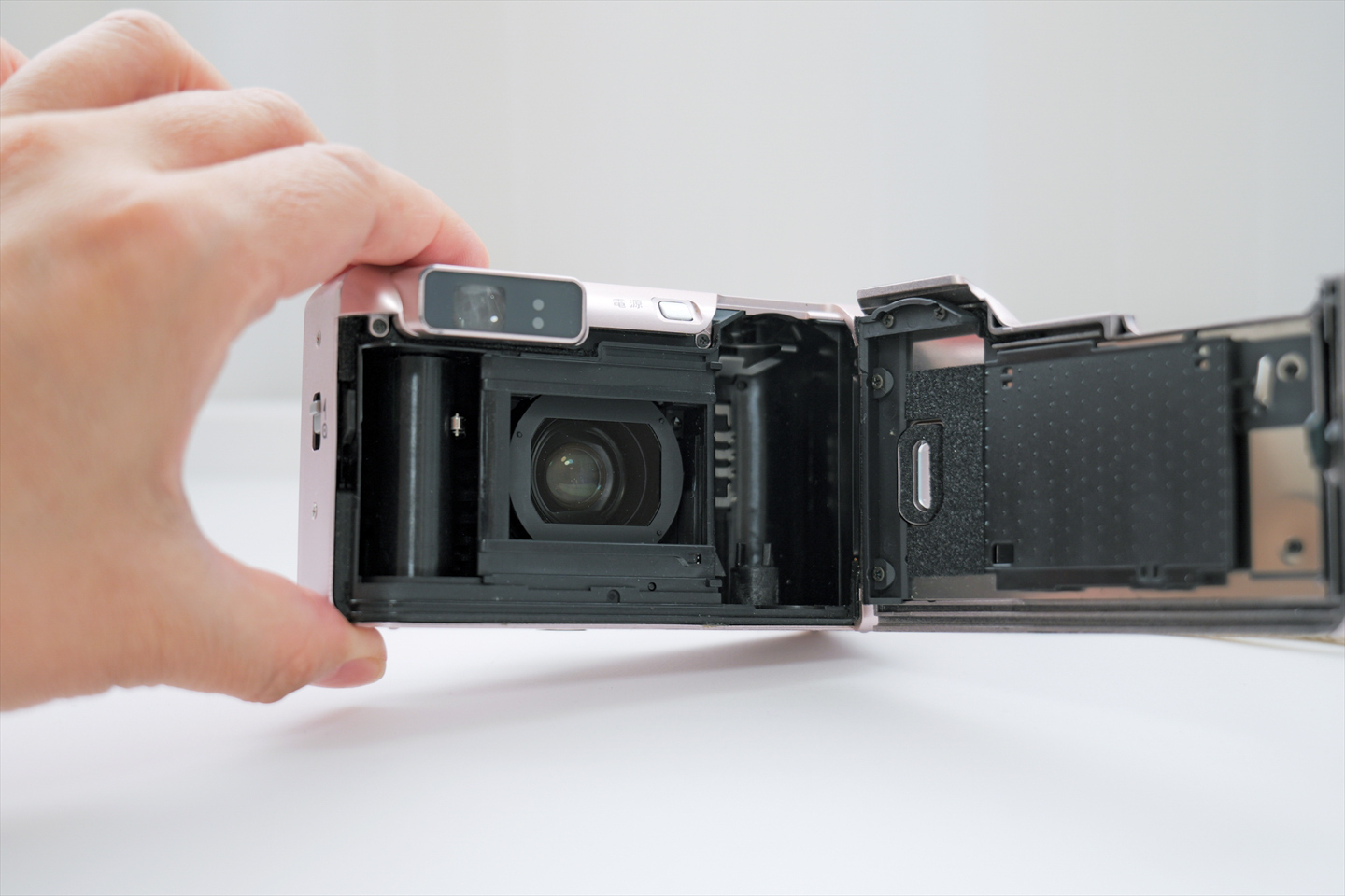 感じたままを、感じたままに写すフィルムコンパクトカメラ｜富士