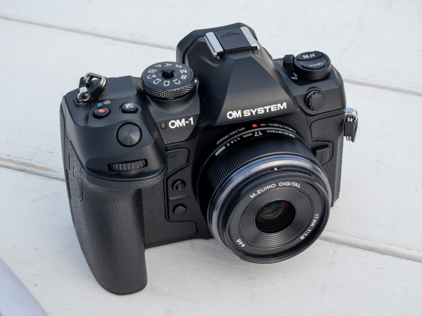 安定した画質はそのままでプロダクトデザインを刷新したシンプル