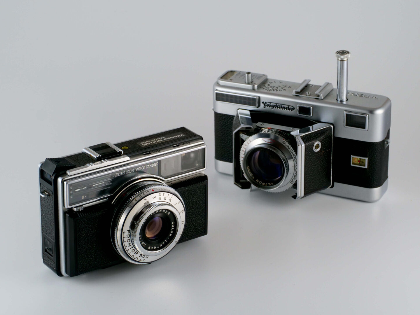 映画の中の、あのカメラ｜16 スローガン(1968) ツァイス・イコン