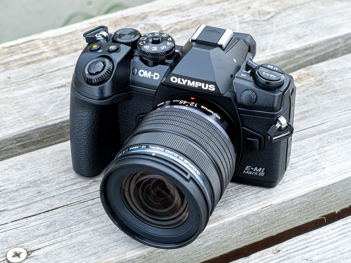 オリンパス M.ZUIKO DIGITAL ED 12-45mm F4.0 PRO レビュー｜PRO