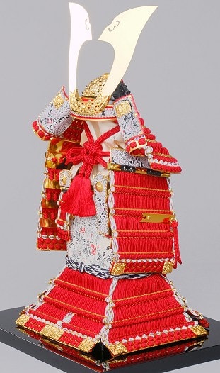 奉納赤糸威大鎧 （よろい）人形の金魚屋