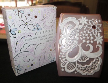 アルビオン 60周年限定品 プレミアム レースシフォンケース｜紹介記事