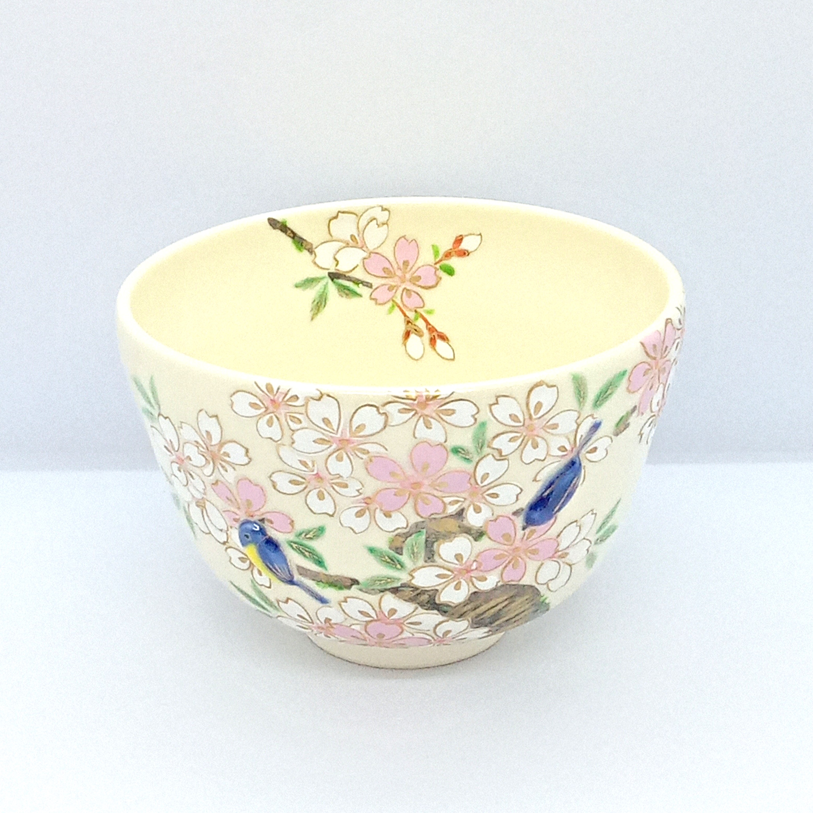 色絵『桜に瑠璃鳥』抹茶盌（ぷっくり鳥シリーズ） / ことよりモール