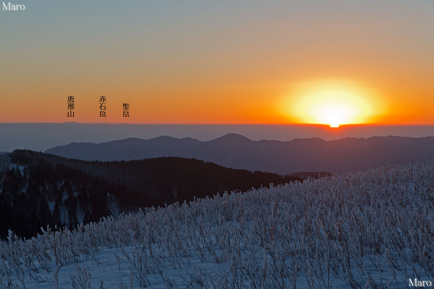 霊仙山 最高点から白山や伊吹山を遠望 雪景色 鈴鹿北部