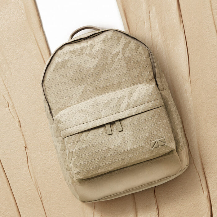 バオ バオ イッセイ ミヤケのKUROシリーズに新作ショルダーバッグ。新