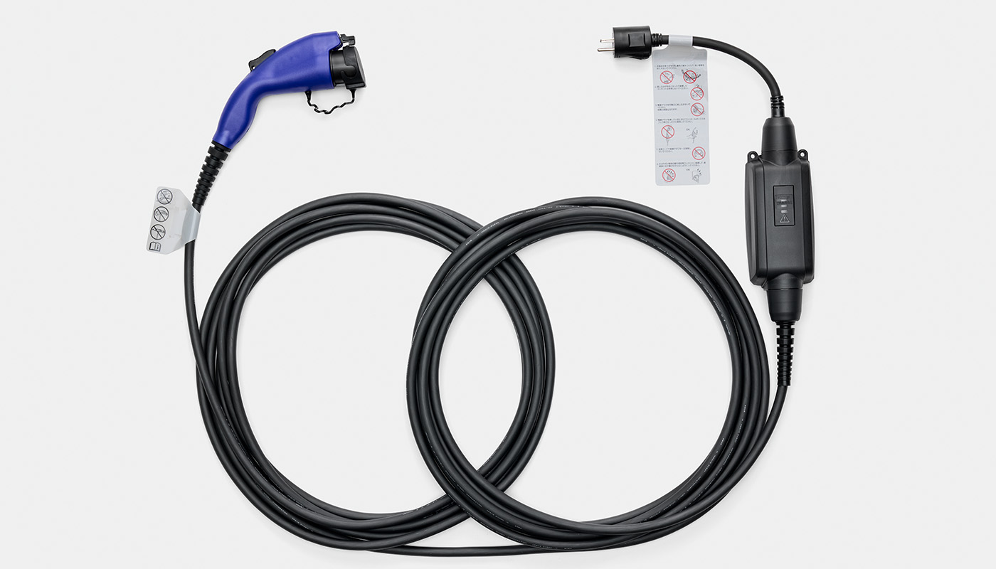 充電ケーブル／100V充電用アダプター｜充電・給電｜N-ONE e:｜Honda