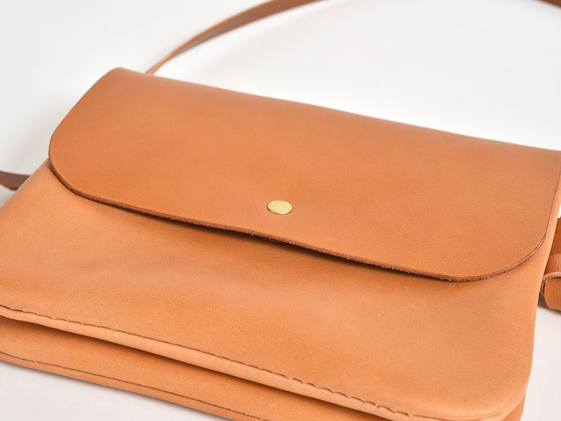 大人から子どもまで使える2部屋サコッシュ / 革鞄のHERZ(ヘルツ)公式通販