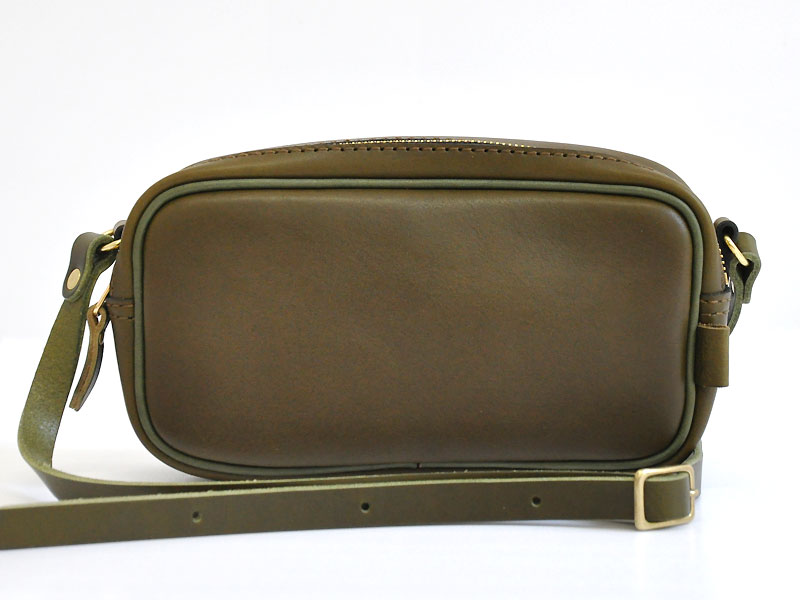 ふっくらフォルムが可愛いレディースショルダーポシェット / 革鞄の