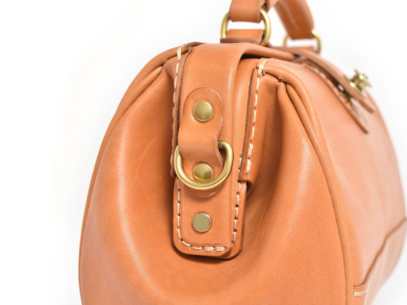 雫マチのコロンとしたかわいいデザインのショルダーバッグ / 革鞄の