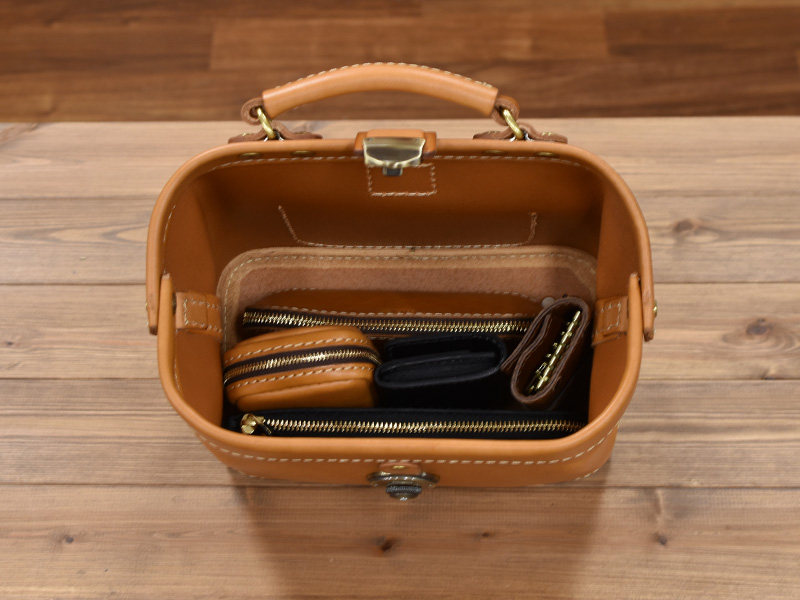 ミニドクターバッグ(CW-106)の収納を調べてみました！｜革鞄・革小物の