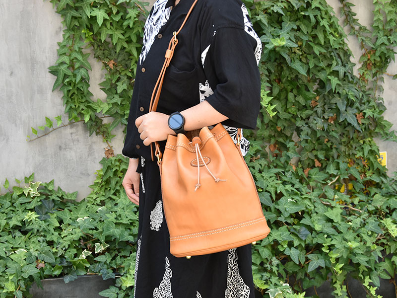 SITUATION～巾着ショルダーポシェット(CK-28)～｜革鞄・革小物のHERZ