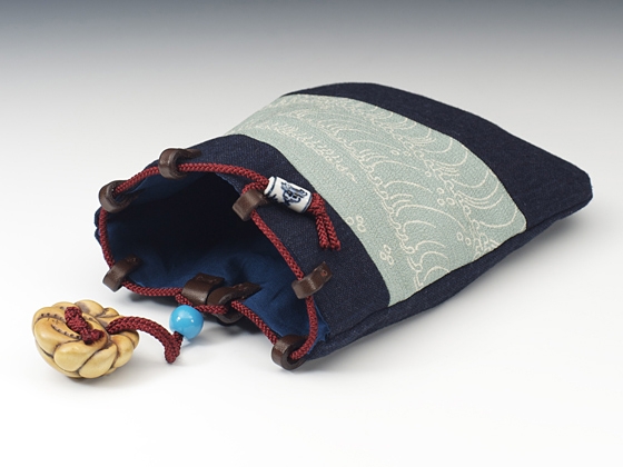 巾着：波／根付「たこ」銘：一景／緒締：蜻蛉玉