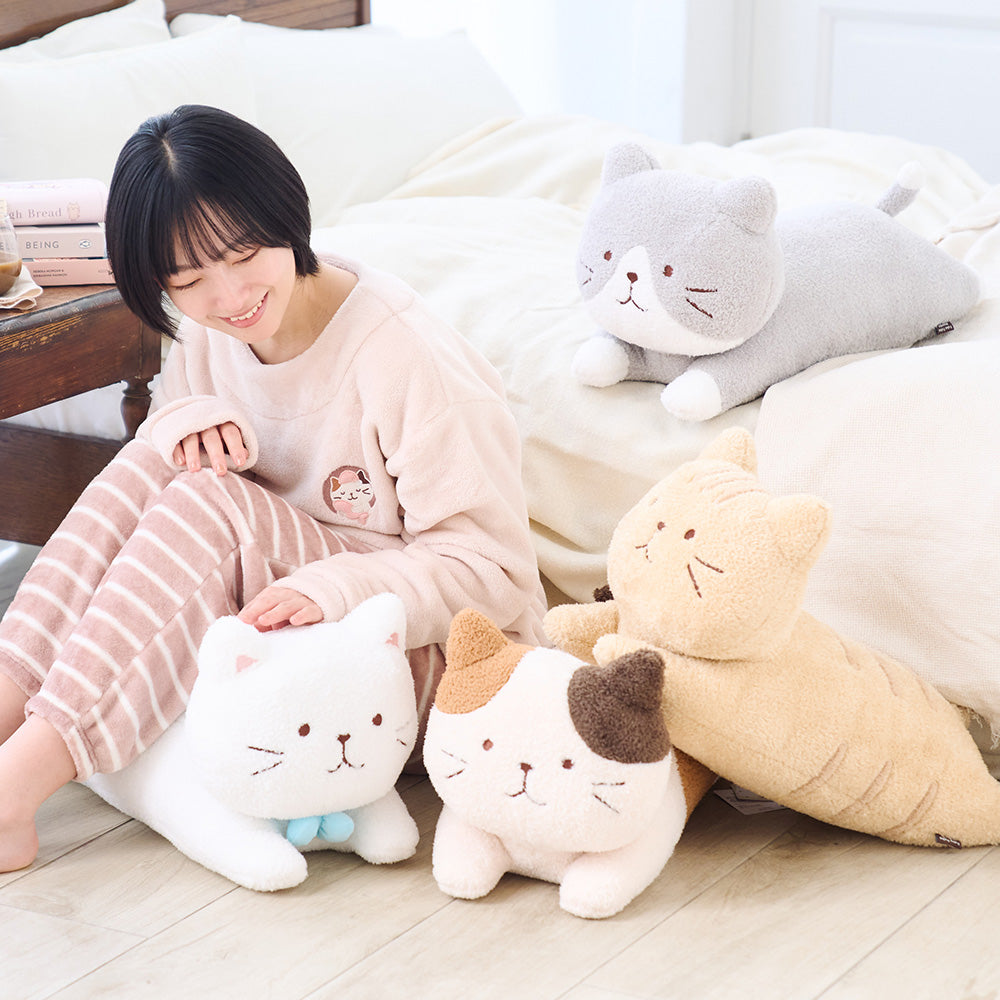 ふくふくにゃんこ ぽわぽわねそべりクッション – HAPiNS online shop