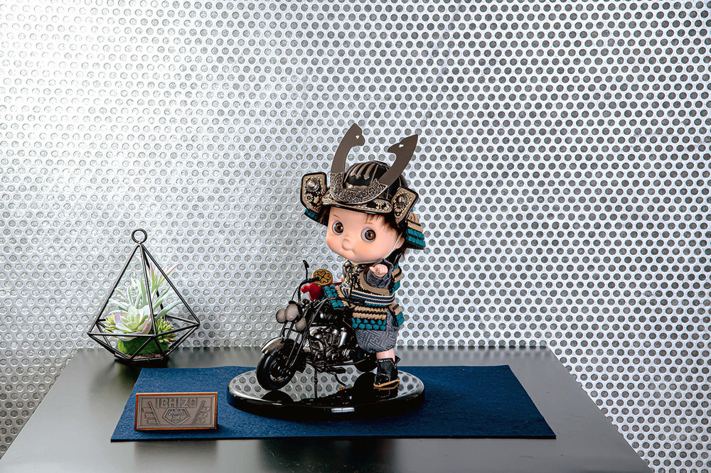 五月人形子供大将平台飾り【P99011】 燻し銀の鍬形とバイクがカッコ