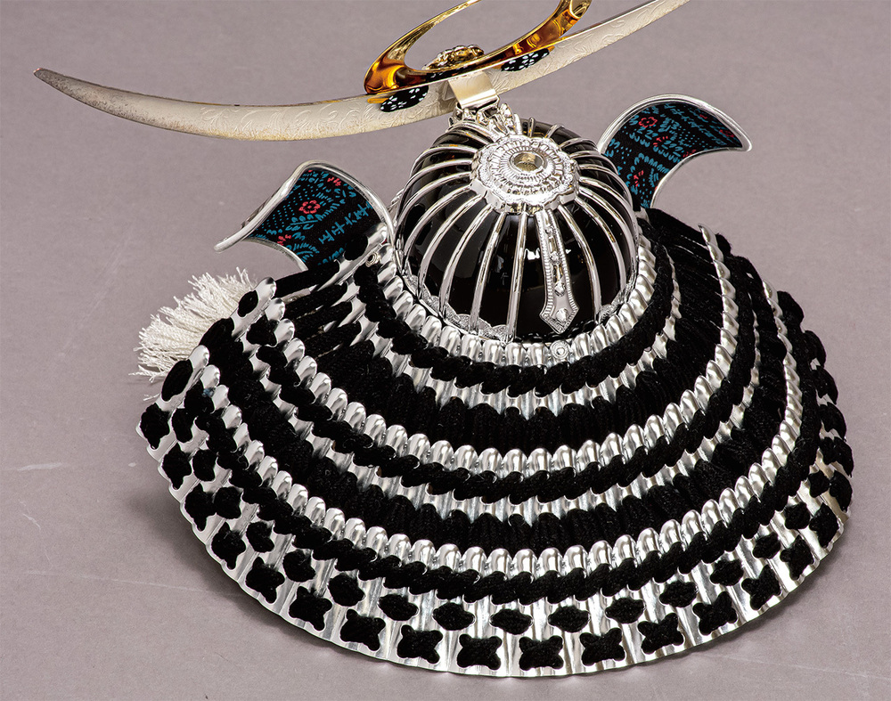 五月人形 コンパクト収納兜飾りセット【P90102】 豪華なシルバーカラー