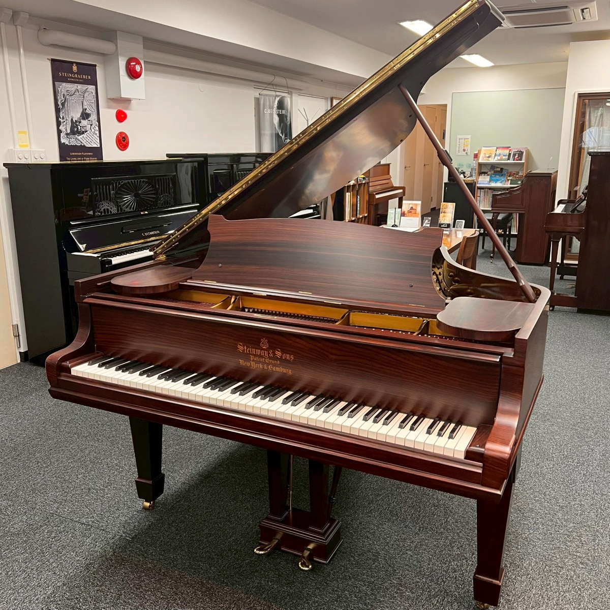 スタインウェイ(STEINWAY)商品一覧｜輸入ピアノ.com／株式会社