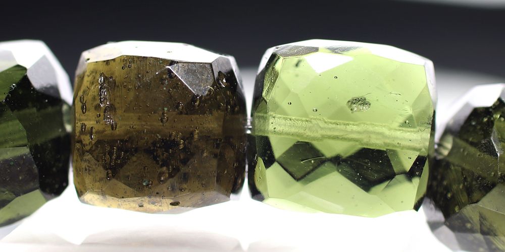 高品質++]天然モルダバイトブレスレット/タンブルカットビーズ（約6.2