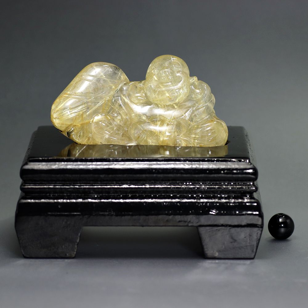 ブラジル産]ゴールドルチルクォーツ彫刻/布袋様（専用木製台座付