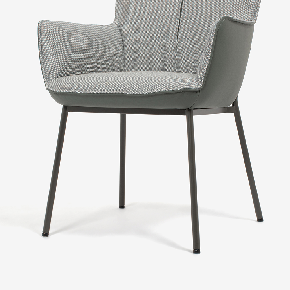 ROLF BENZ（ロルフベンツ）ダイニングチェア（肘付き）「655」革