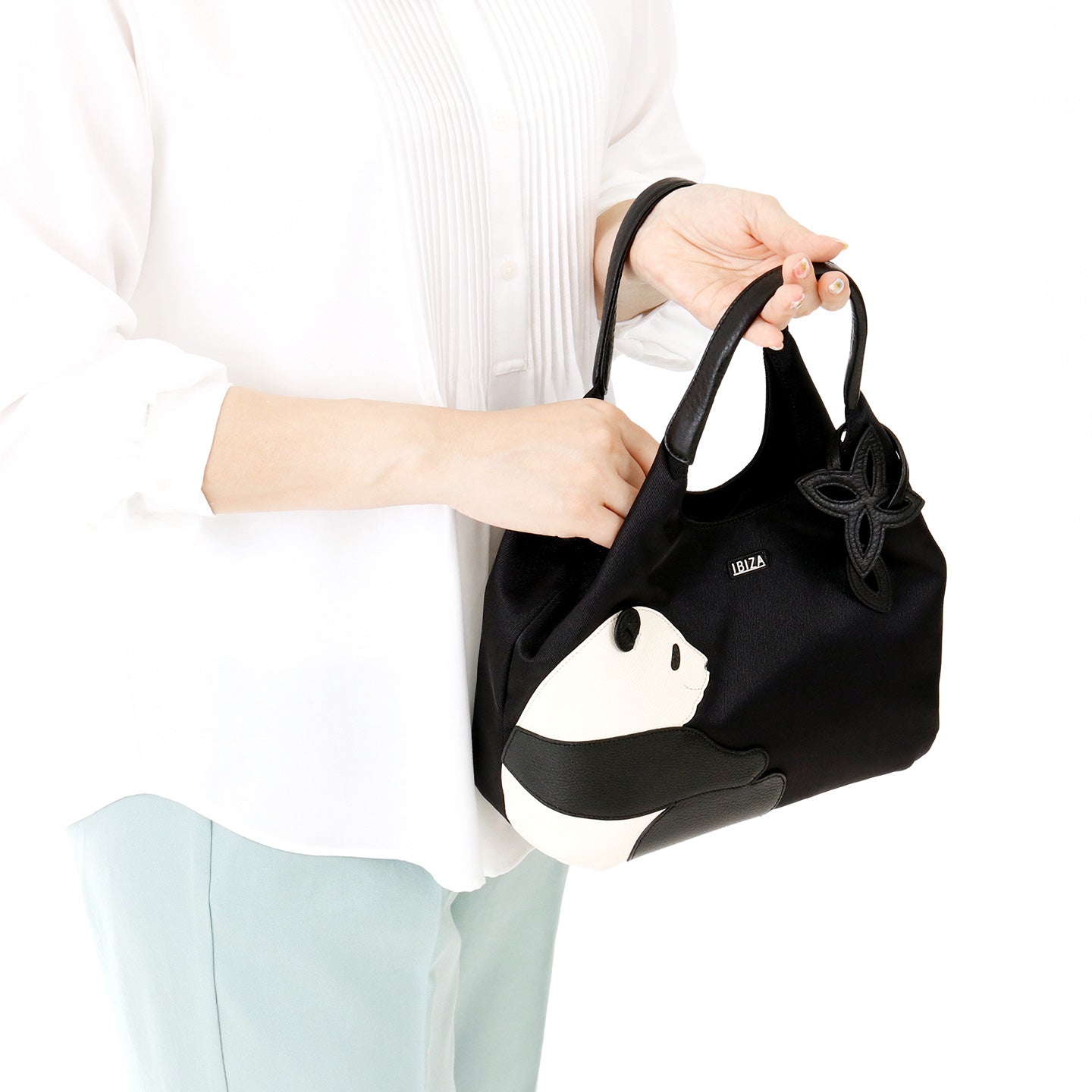 アニマーダ ナイロン ハンドバッグ(パンダ) – イビサ オンラインショップ