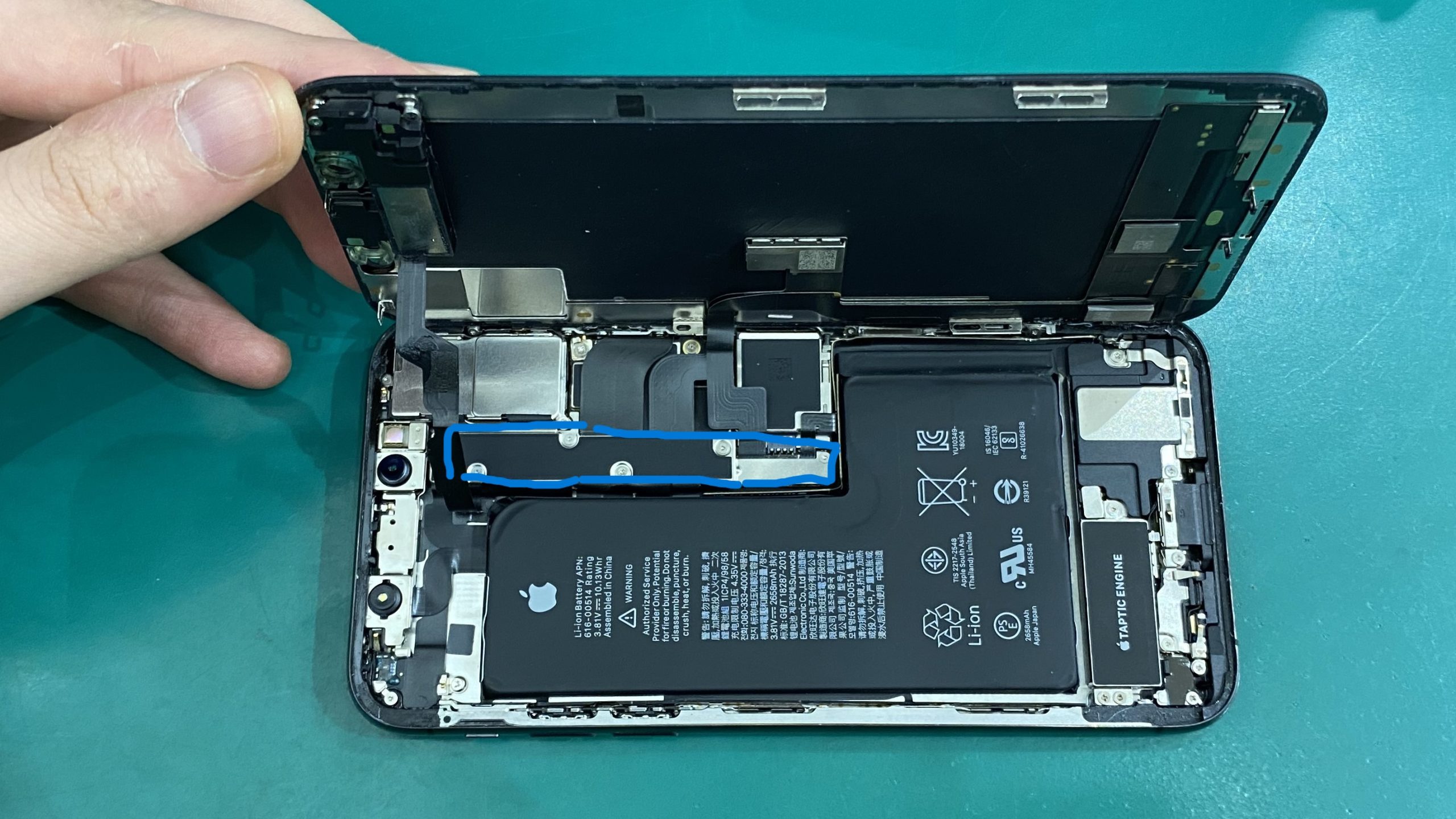 iPhoneXS液晶表示不良の液晶交換修理のご紹介！ | iPhone修理アイサポ