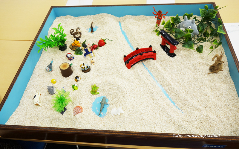 箱庭療法とは｜目的と効果、やり方を事例を交えて解説 - ジョイ