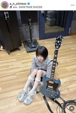 あのちゃん、ミニ丈ワンピのコーデで「激カワ」神スタイルに釘付け