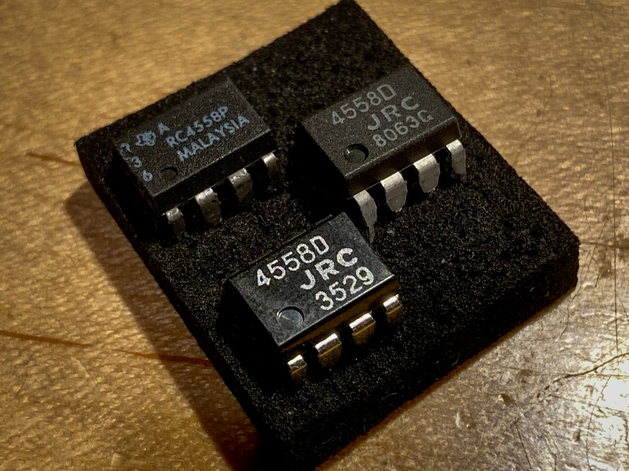 伝説のオペアンプマレーシア製レイセオン4558PとかJRCツヤ有りって