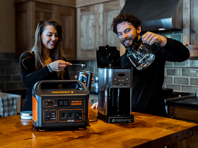 Jackery Explorer 880 Portable Power Station