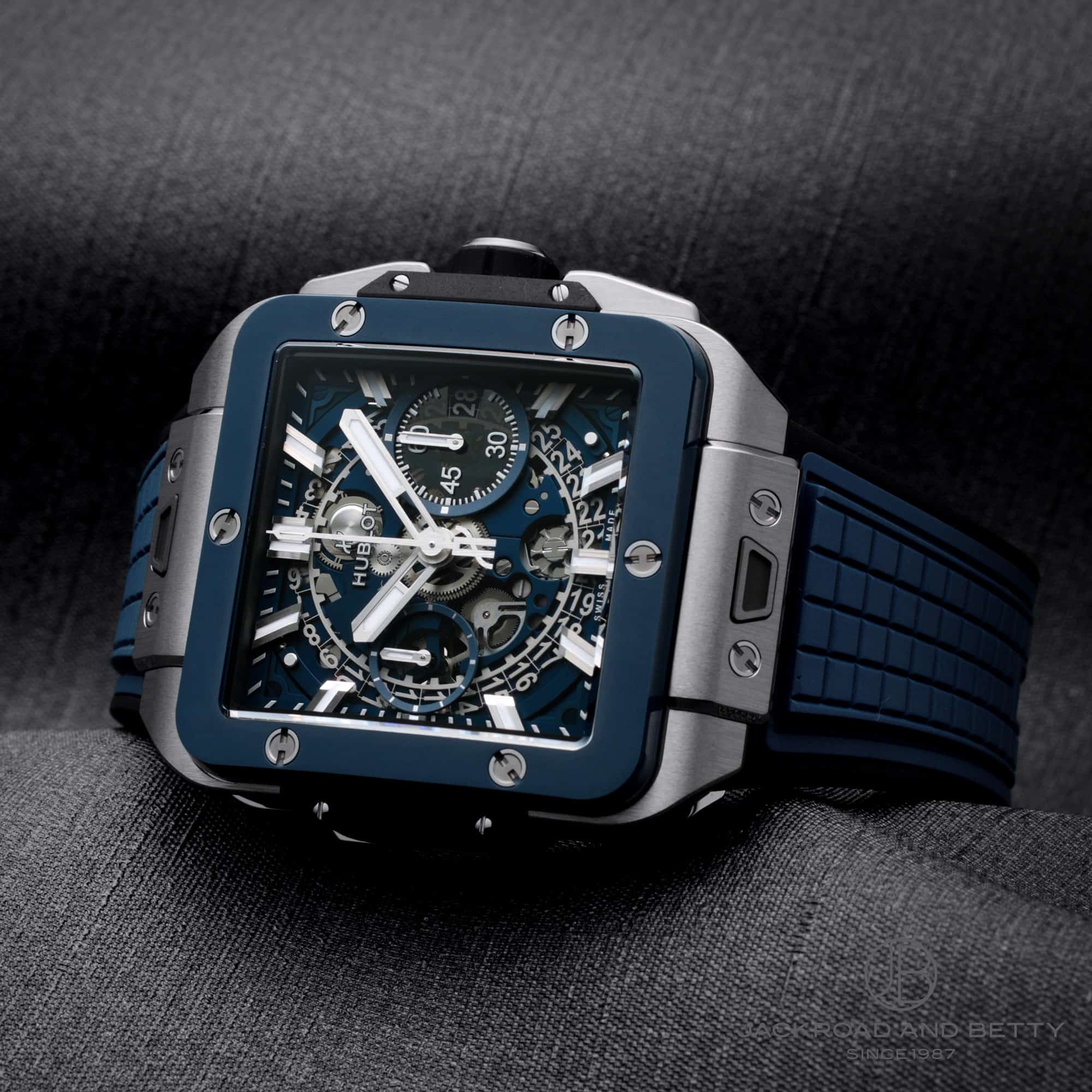 スクエア・バン ウニコ チタニウム ブルーセラミック[821.NL.5170.RX