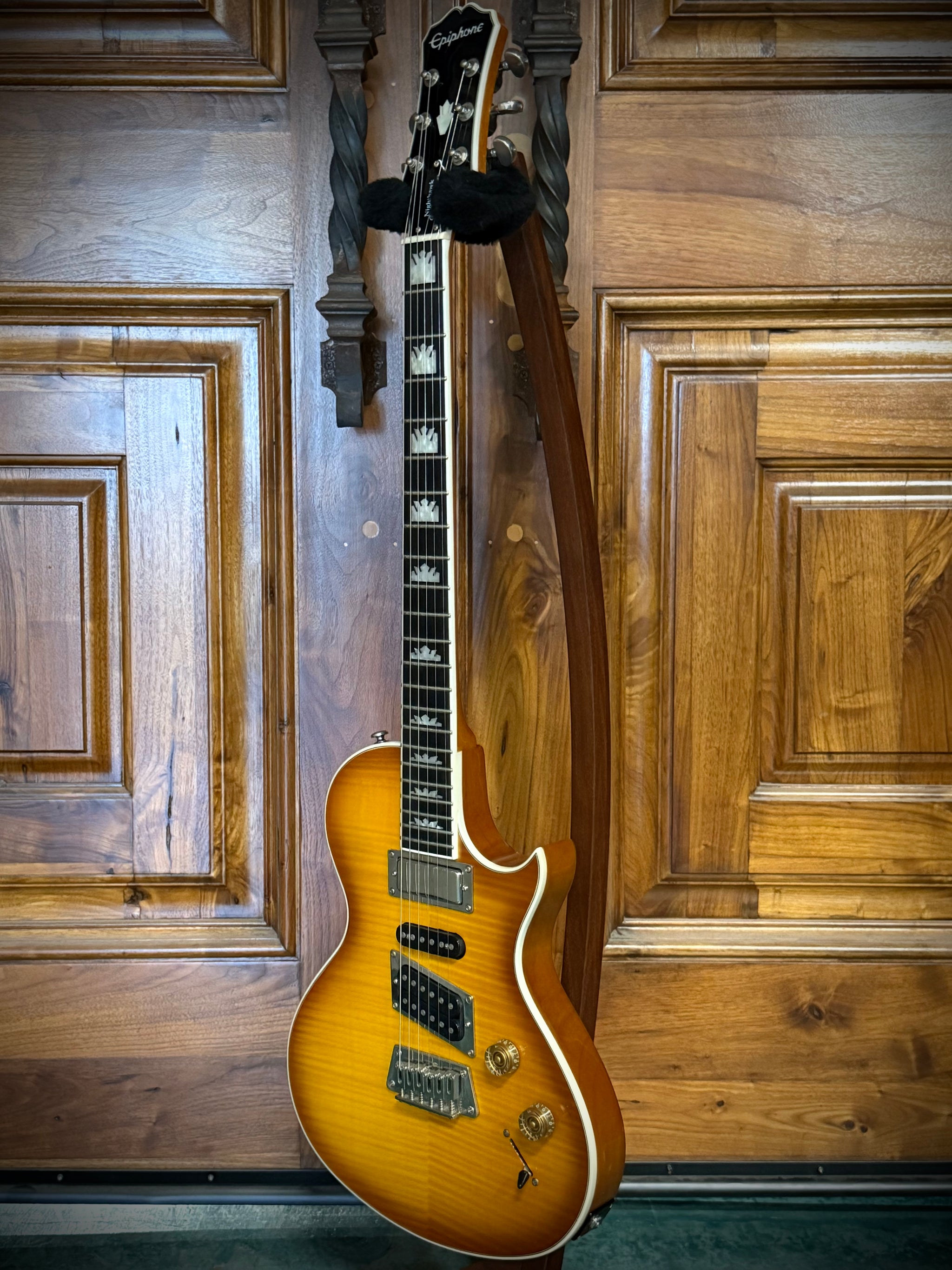 Epiphone Nighthawk Custom Reissue 2011 - Honeyburst - 7lbs