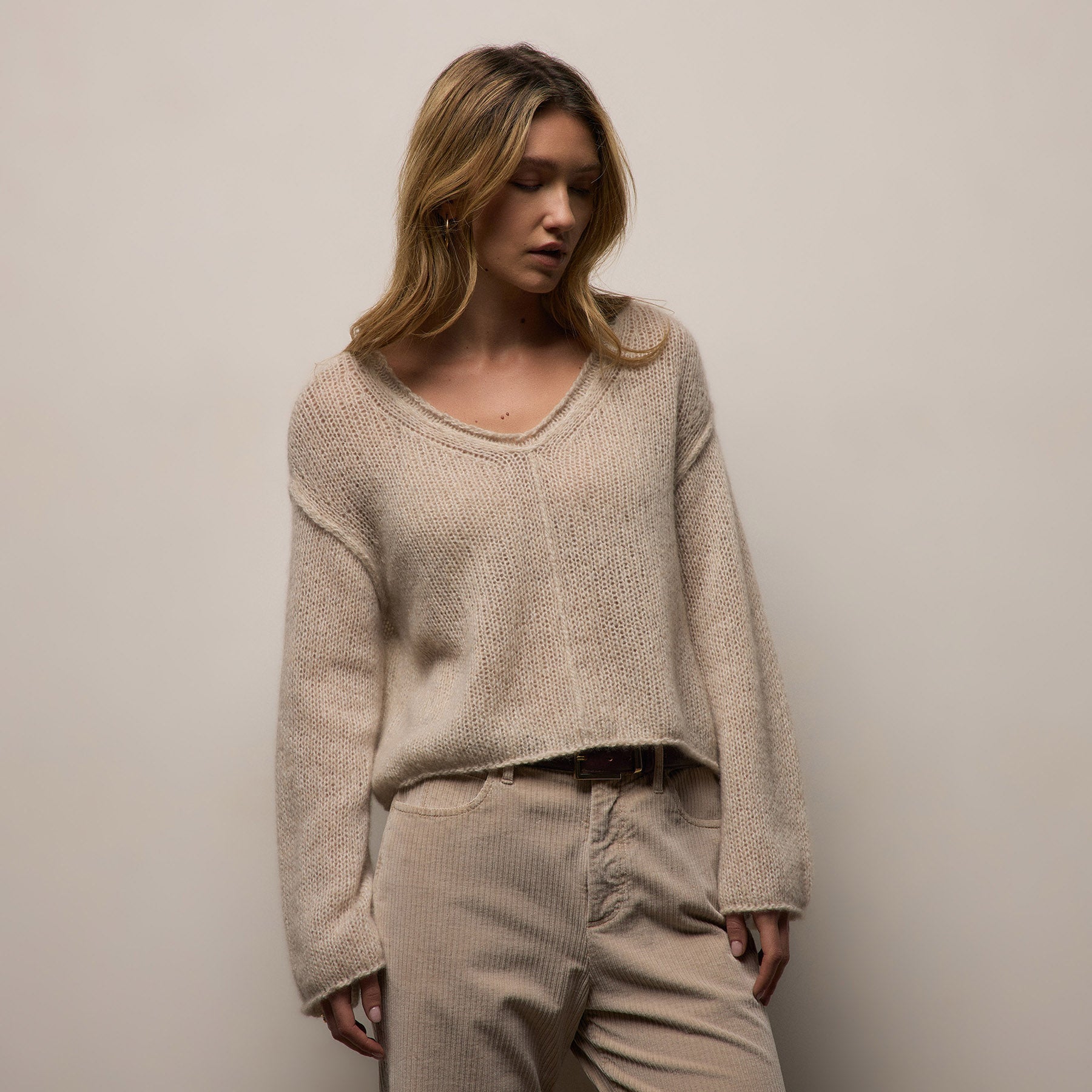 Marled Cashmere Silk V Neck Sweater - Alabaster Mix | James Perse