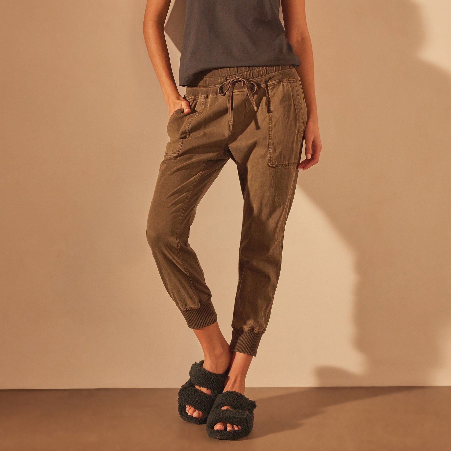 Mixed Media Pant - Army Green Pigment | James Perse Los Angeles