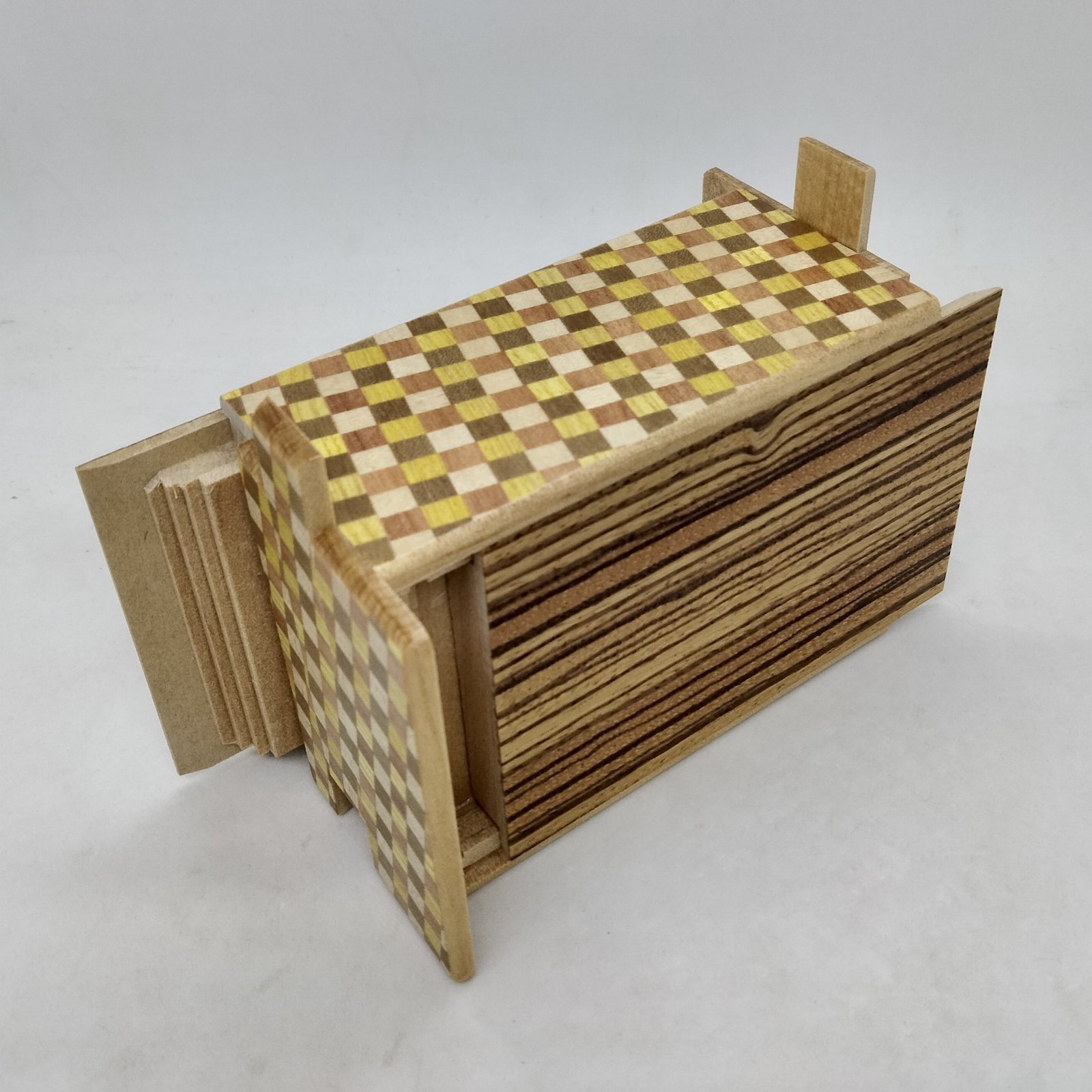 27 steps Zebra wood/Ichimatsu 4 sun Japanese puzzle box Himitsu