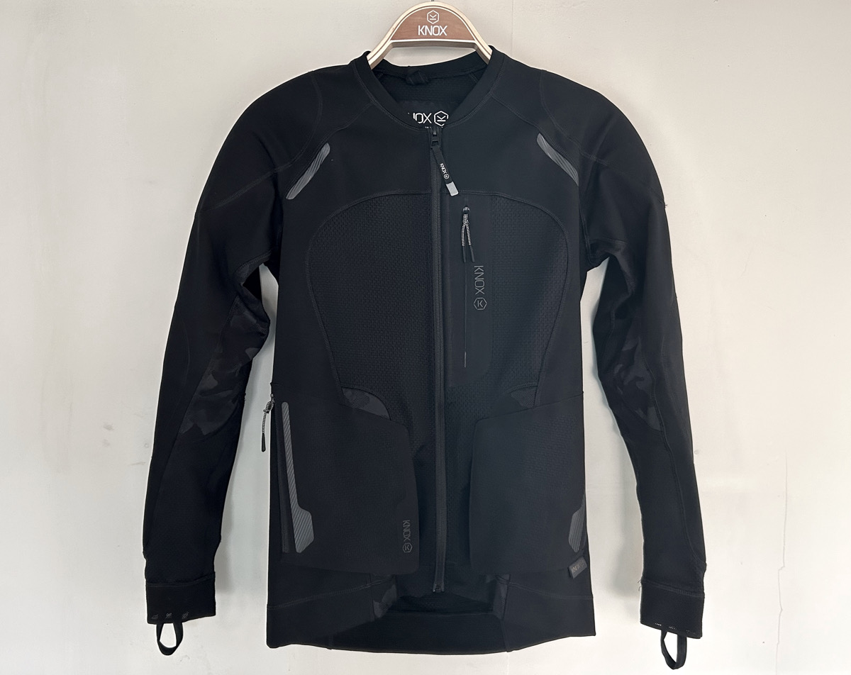 スタイリッシュでオールシーズン！？KNOX アクションプロ マーク2を着