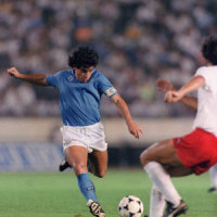 イタリア・ナポリ時代のマラドーナ。…：若き日のディエゴ・マラドーナ