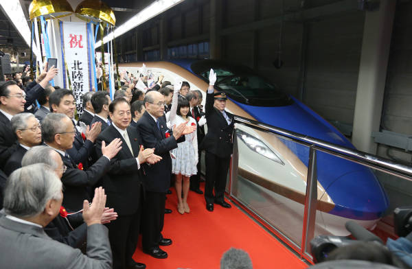 北陸新幹線の新型車両 写真特集：時事ドットコム