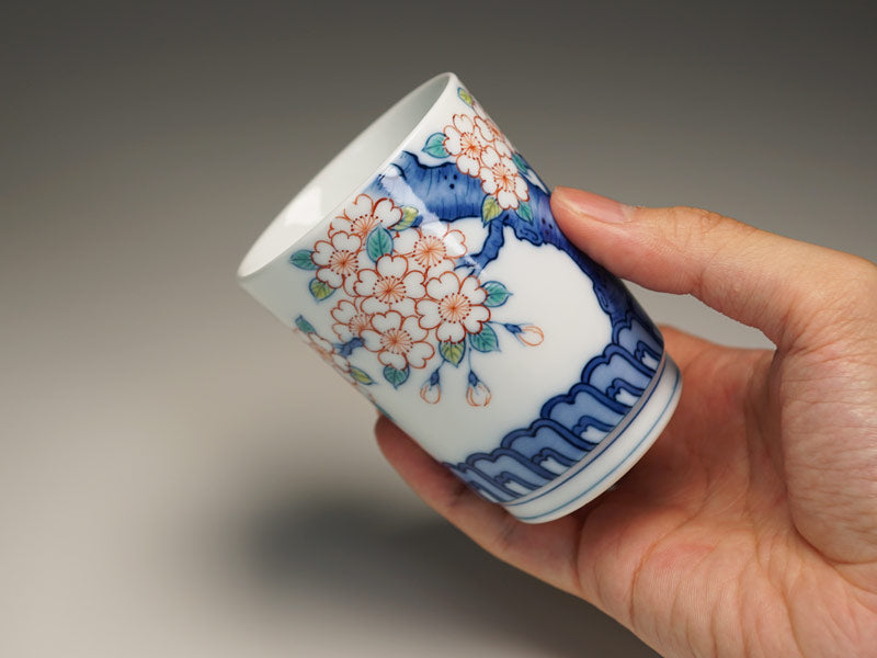 有田焼】睦揃（夫婦茶碗セット）染錦吉祥桜図