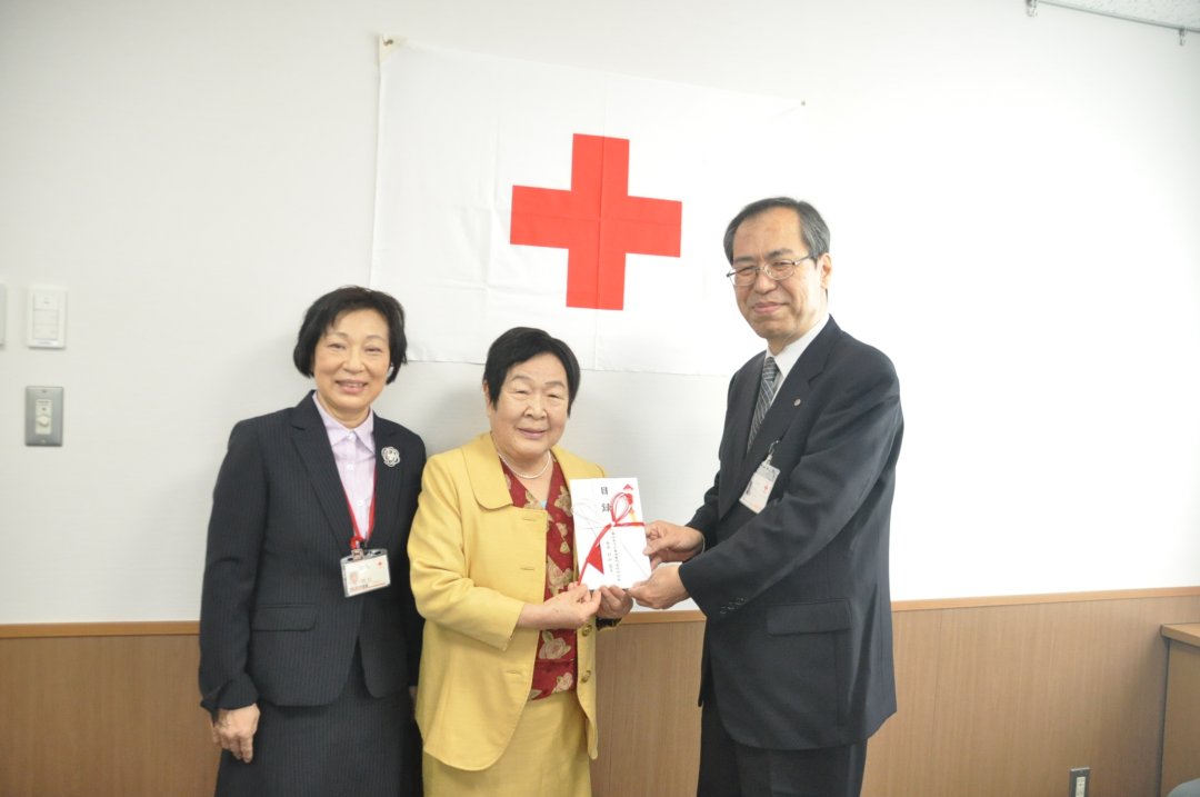 富山赤十字看護専門学校同窓会から活動資金の寄付をいただきました